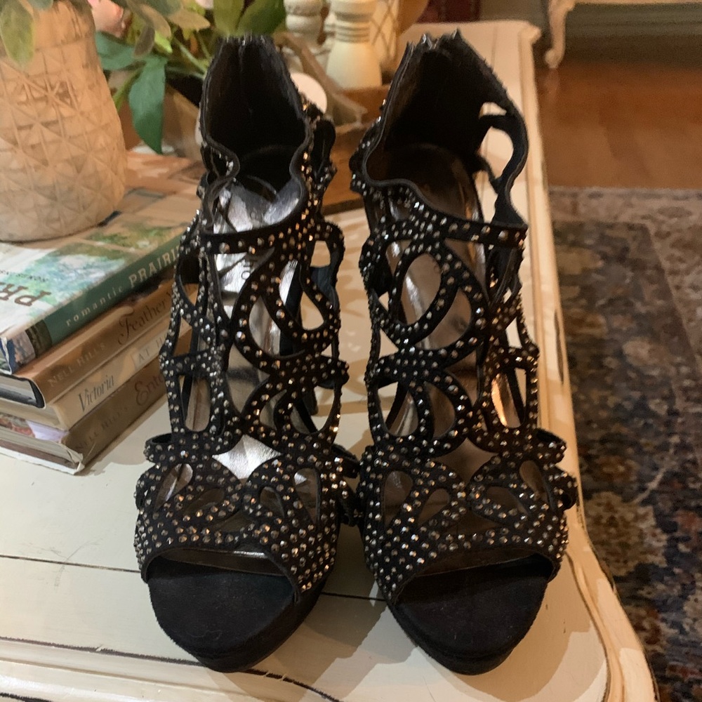 Zigisoho Heels - image 1